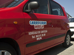 Rotulación de las puertas de vehículos de cortesía de carrocerías Varela en Gipuzkoa